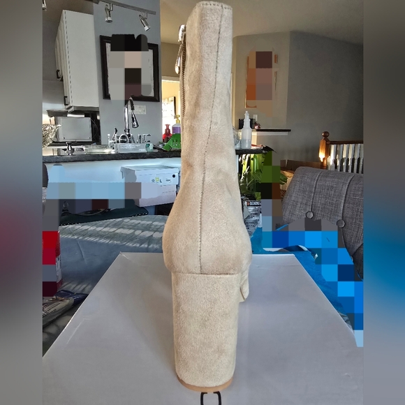 NIB! Suede Lace-Up Block Heel Booties size 10 Cape Robbin - Picture 4 of 8